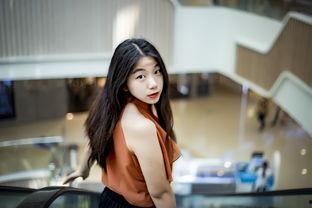 商场侧拍美女在线视频,镜头下的时尚风采瞬间捕捉